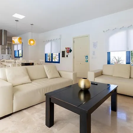 913 Villa *